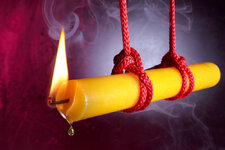 Was ist Wax-Play? Wachsspiele in Sex und BDSM - mit Kerzenwachs die Lust steigern