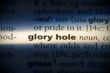 Was ist ein Glory Hole? Anonymer Sex durch ein Loch: Glory Holes in Clubs und öffentlich
