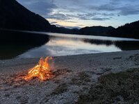 Lagerfeuer am See.jpg