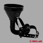 latrino-boy-kopf-harness-mit-mundknebel-trichter-ref-2090-00.webp latrino-boy-kopf-harness-mit-mundknebel-trichter-ref-2090-00.webp