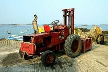 220px-Manitou_forklift_09872.jpg 220px-Manitou_forklift_09872.jpg